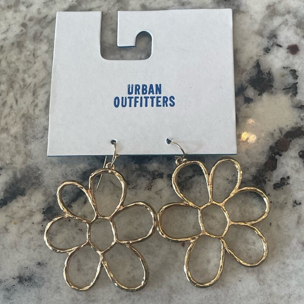 Urban Outfitters Mona Gold Tone‎ Flower Earrings NWT